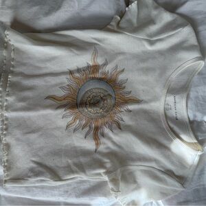 American eagle White Sun Graphic Tee